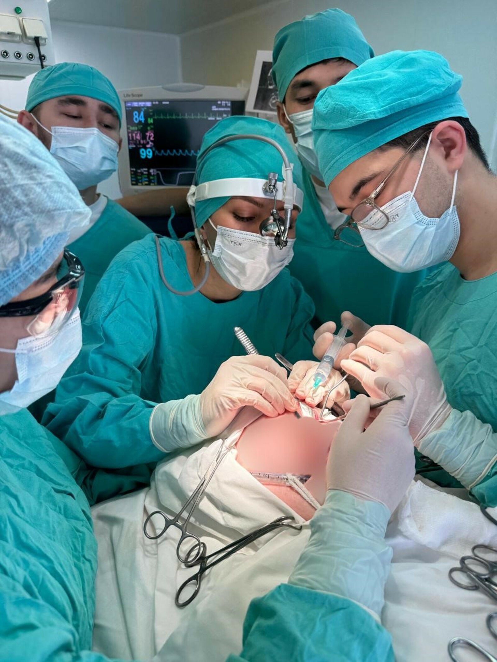 Ученые кампуса вместе с уфимскими врачами помогли бойцу СВО