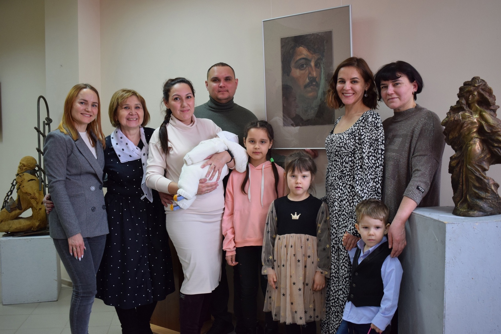 В музее открылась персональная выставка скульптора Ильшата Гилязова, которая собрала его родных, друзей и близких. Фото: Гузель Габбасова.