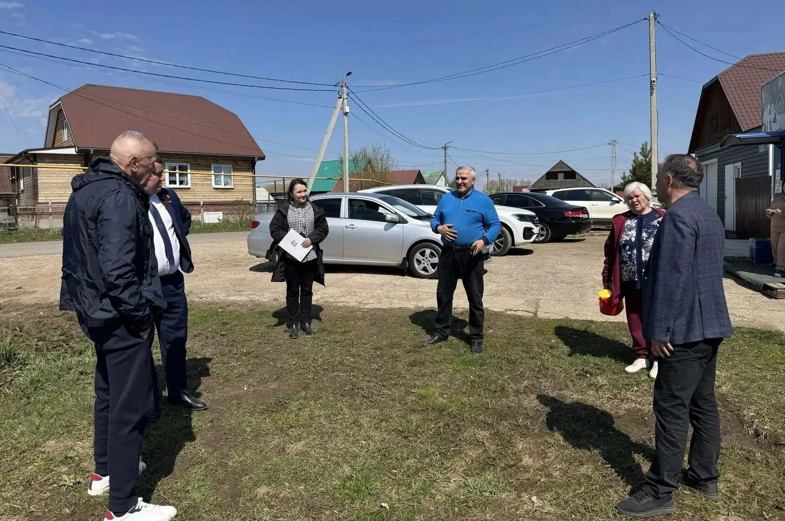 Жители микрорайона поддержали решение разместить детскую игровую зону в центральной части микрорайона.