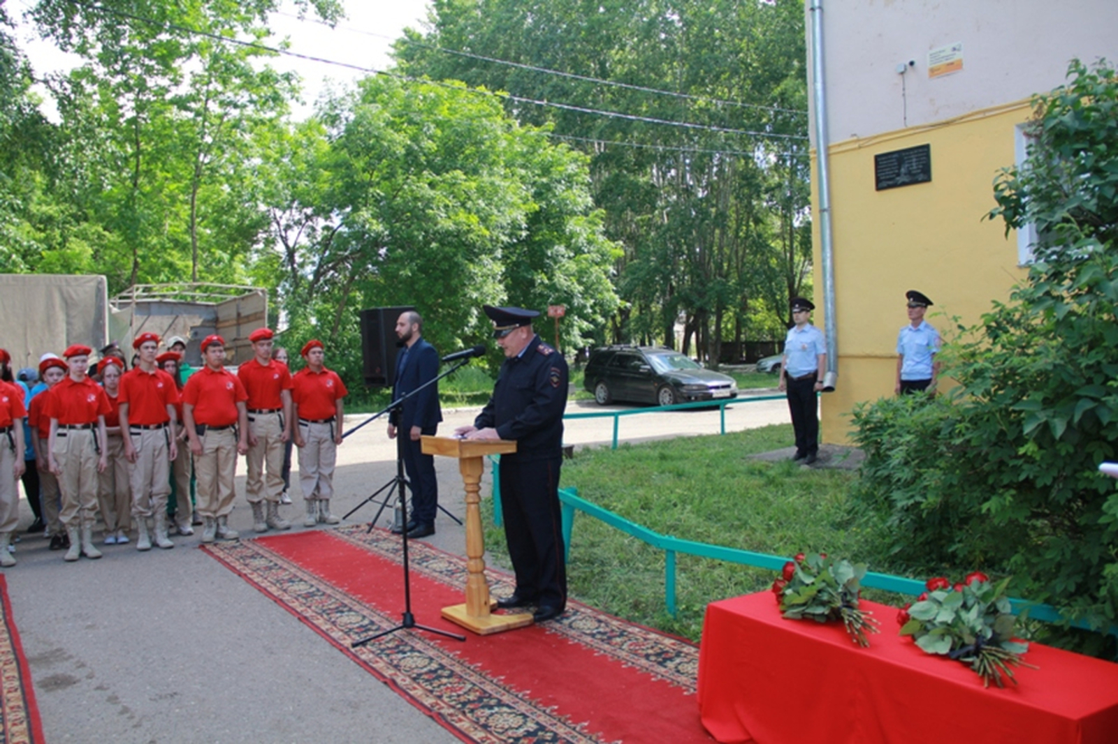 У дома ветерана У.А.Валидова состоялось торжественное мероприятие.