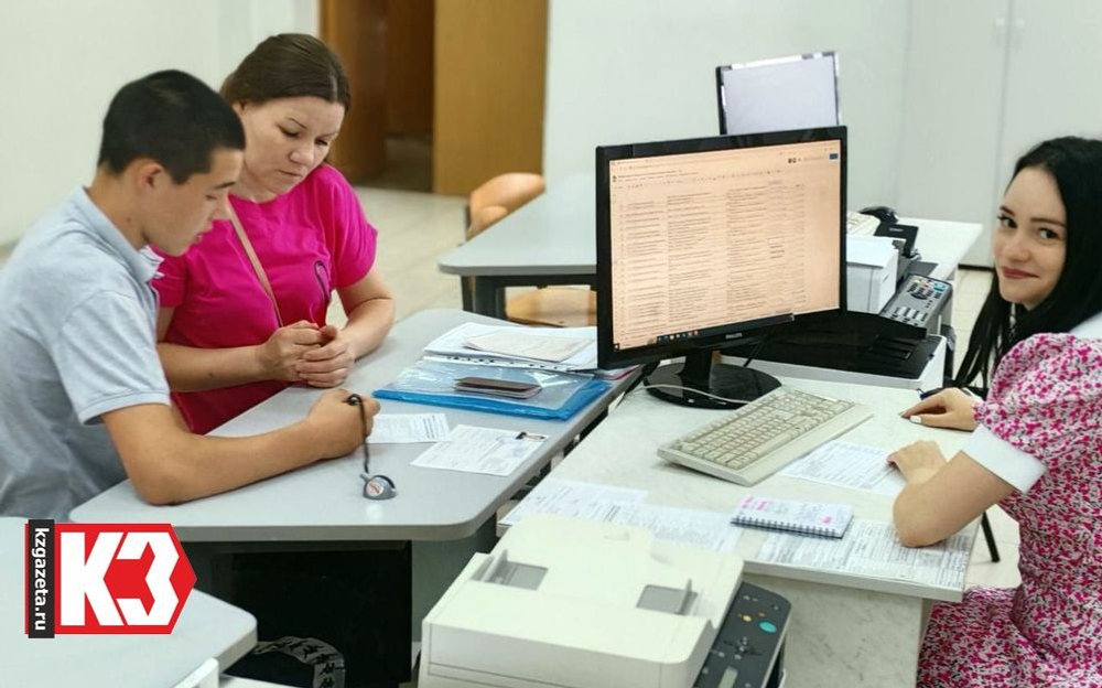 В приёмной комиссии машиностроительного колледжа. Здесь вы получите все ответы на свои вопросы. Фото: Миляуша Сиразетдинова, «КЗ».