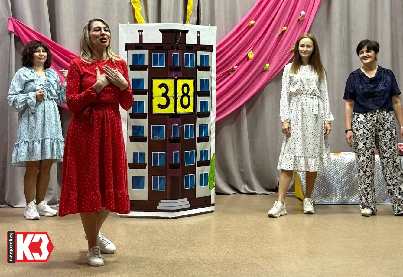 Было заметно, что актёры сами наслаждаются своей игрой на сцене. Фото: Елена Аллаярова, «КЗ».