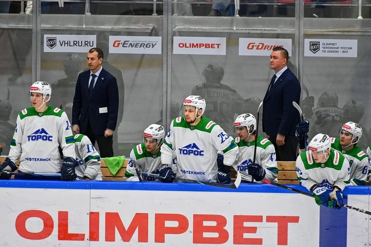 Пресс-служба ХК «Омские Крылья». https://vhl.hawk.ru/ Скамейка запасных нашей команды.