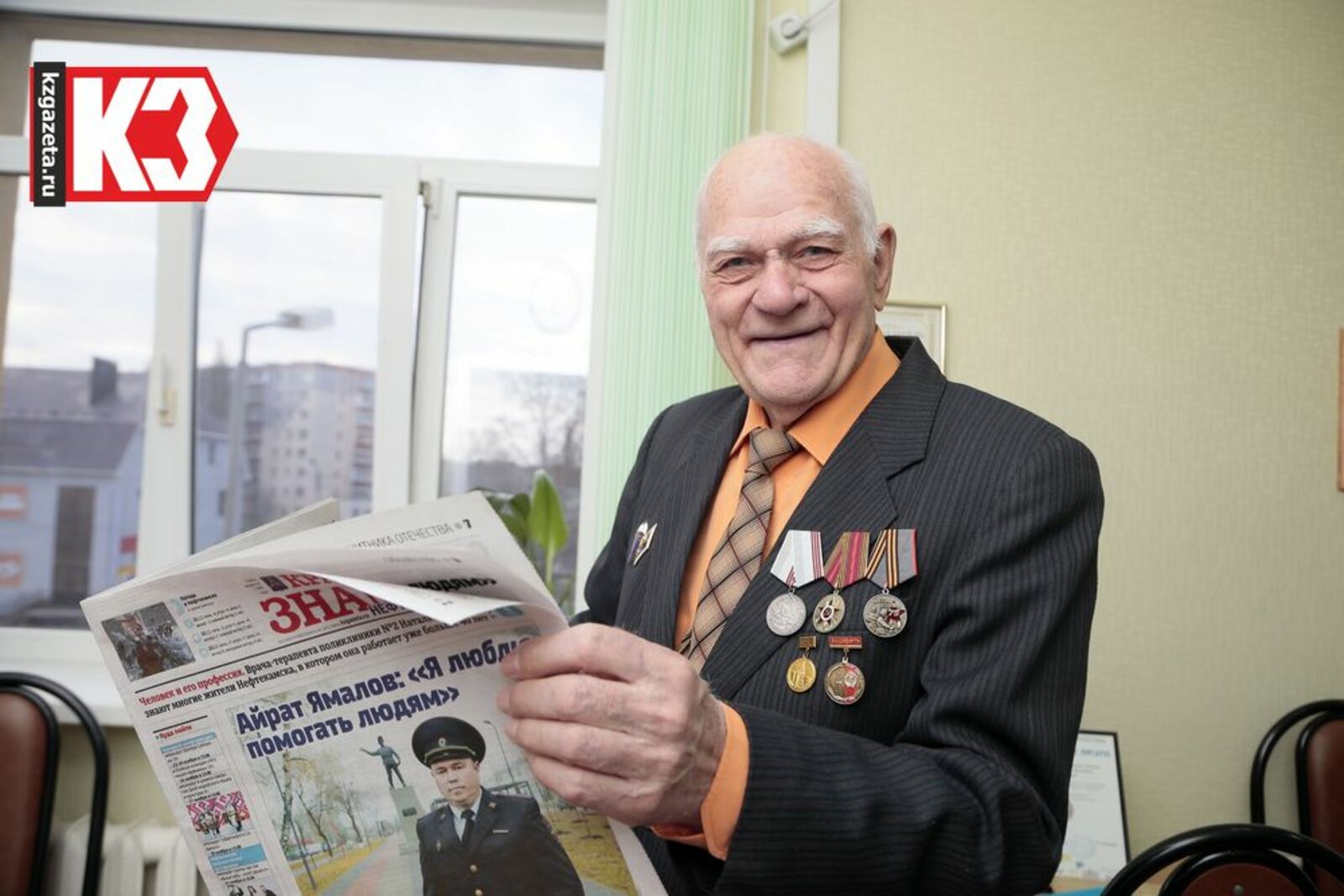 Пётр Аранцев выписывает газету 60 лет. Фото: Руслан Никонов, «КЗ».