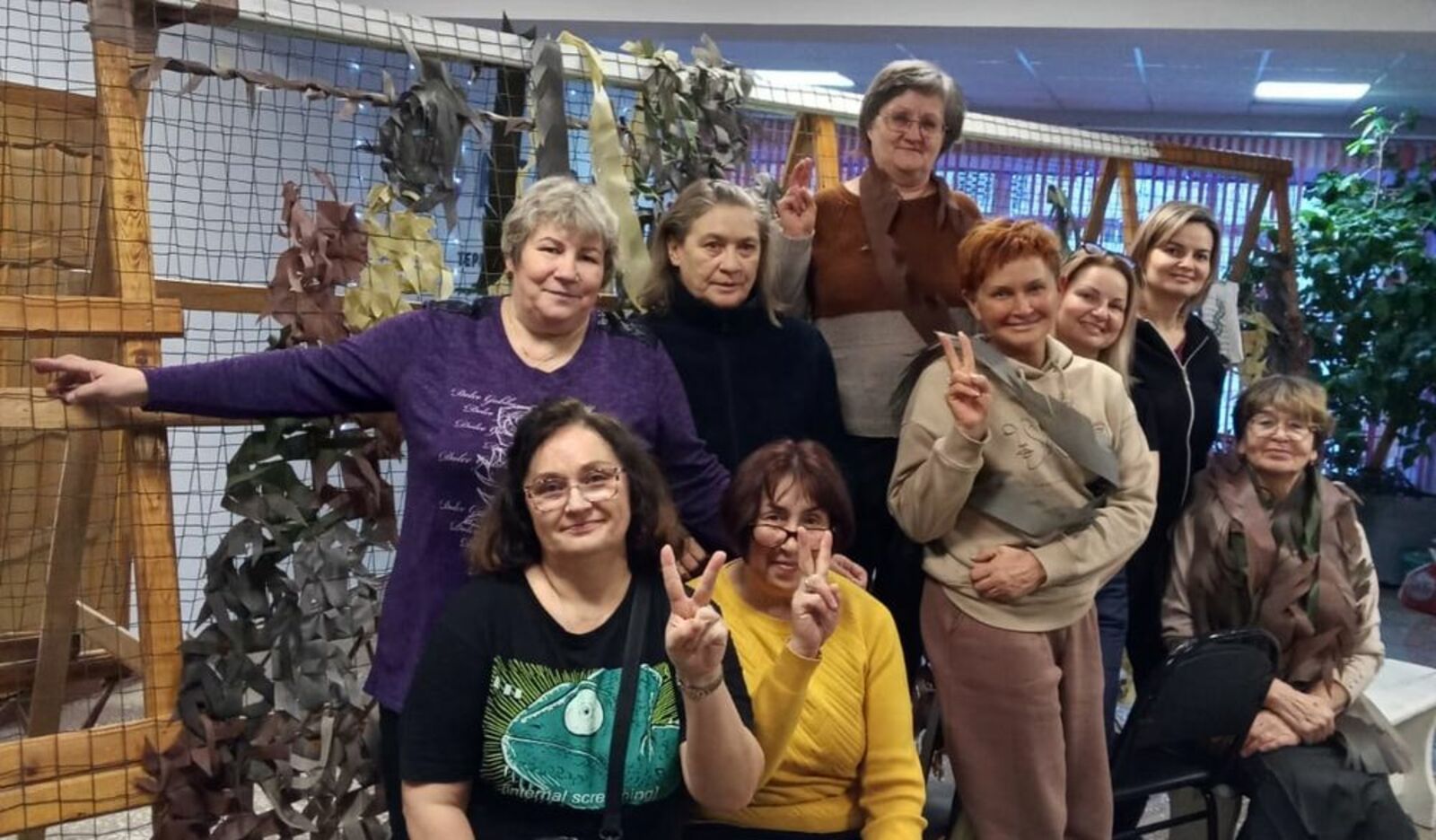 Основу коллектива волонтёров составляют жёны, матери, родные бойцов, которые отправились на защиту нашей Родины в Донбасс, а также те, кто не может оставаться в стороне от этого важного и нужного дела.