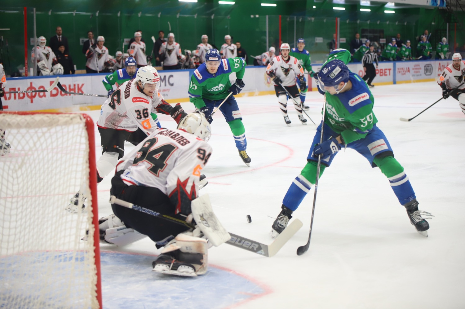 Пресс-служба ХК «Торос». https://hctoros.ru/ Опасный момент у Корбита.