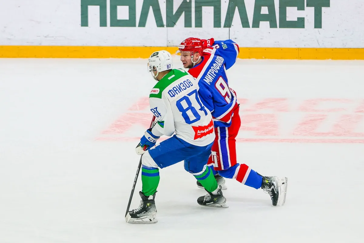 Пресс-служба ХК «АКМ». https://akm-hockey.ru/ Фаизов против Митрофанова.