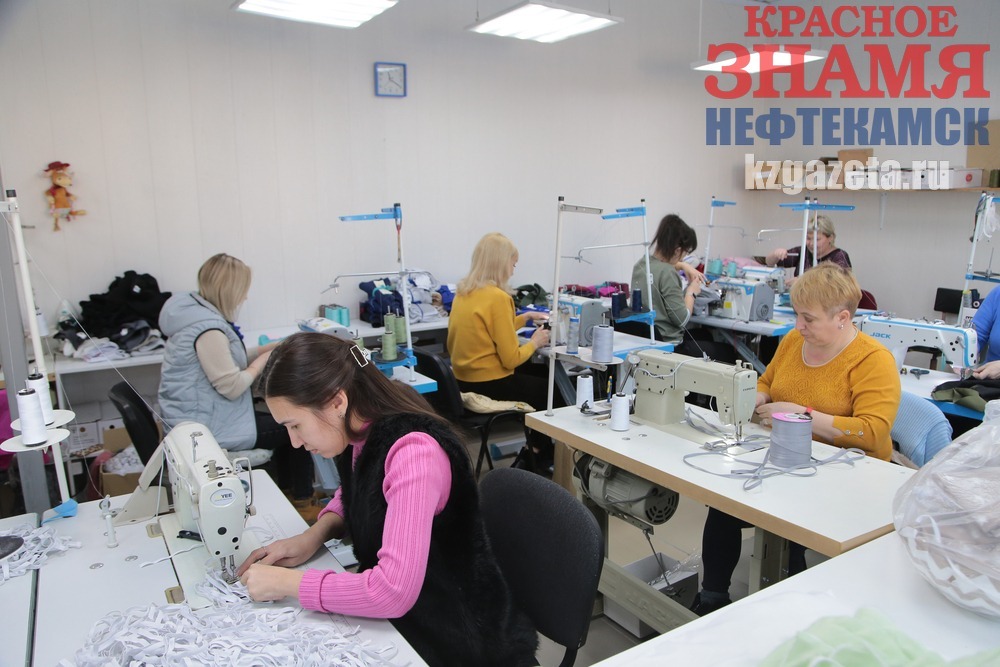 Руслан Никонов, «КЗ».  На нефтекамской швейной фабрике трудится более 80 сотрудников.