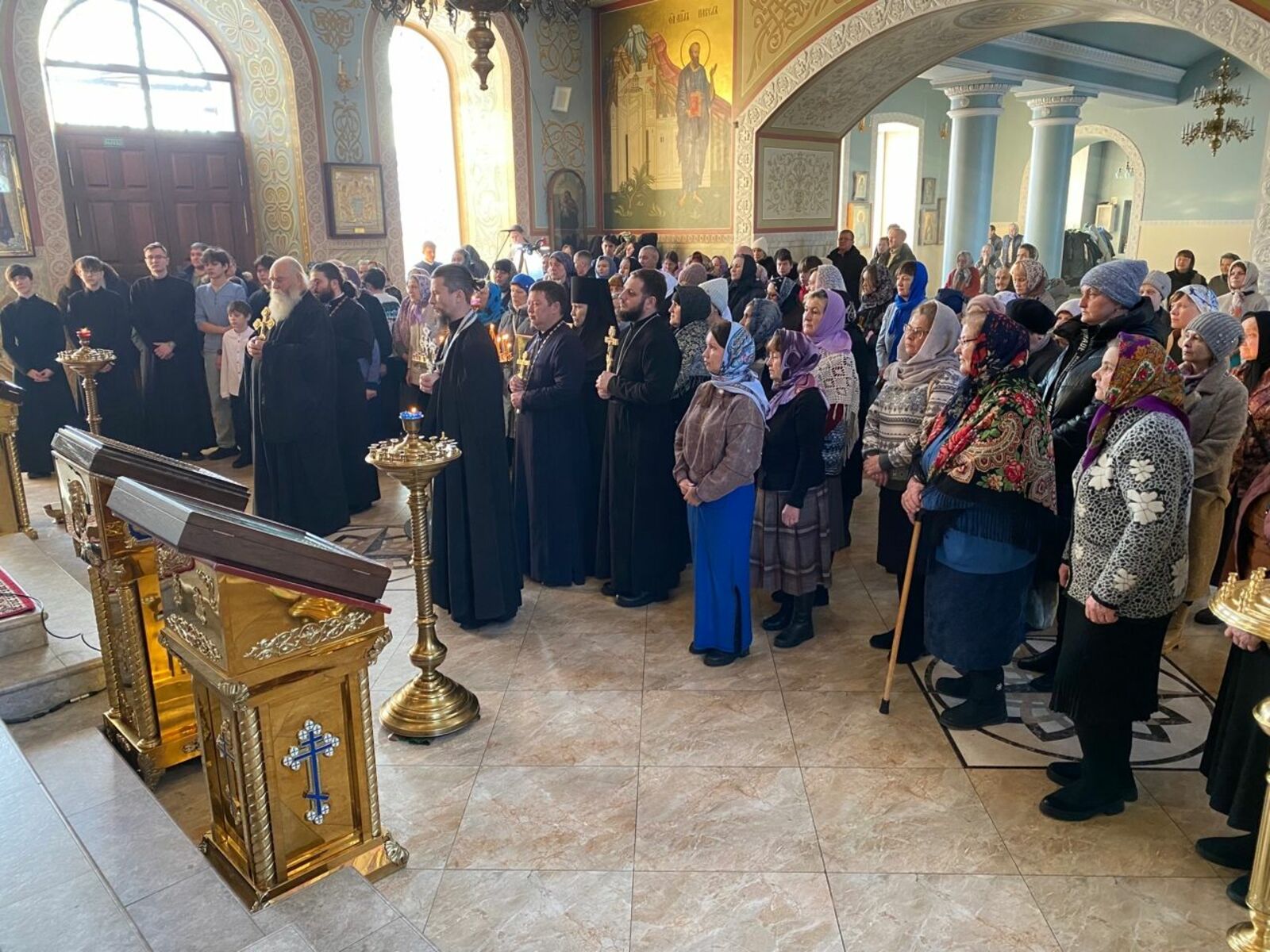 Служба в Петропавловском соборе.