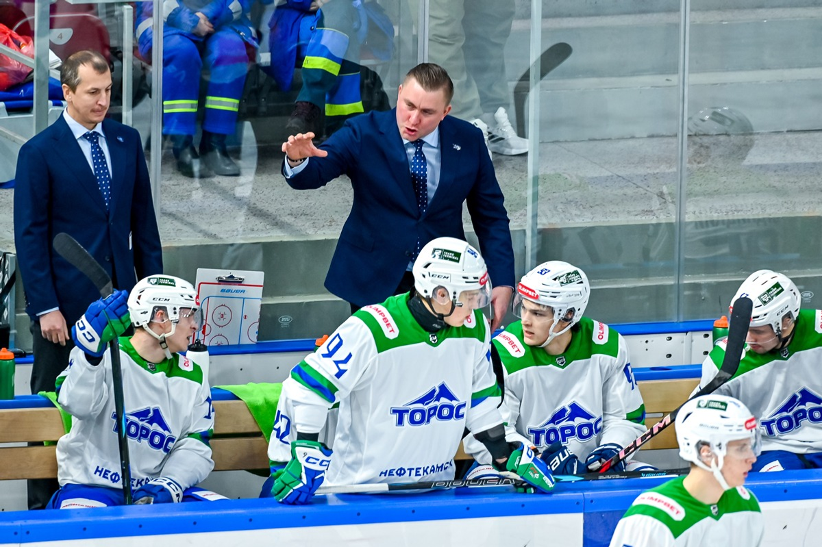 Пресс-служба ХК «Металлург НК». https://metallurg-nk.ru/ Главный тренер "Тороса" Николай Лемтюгов.