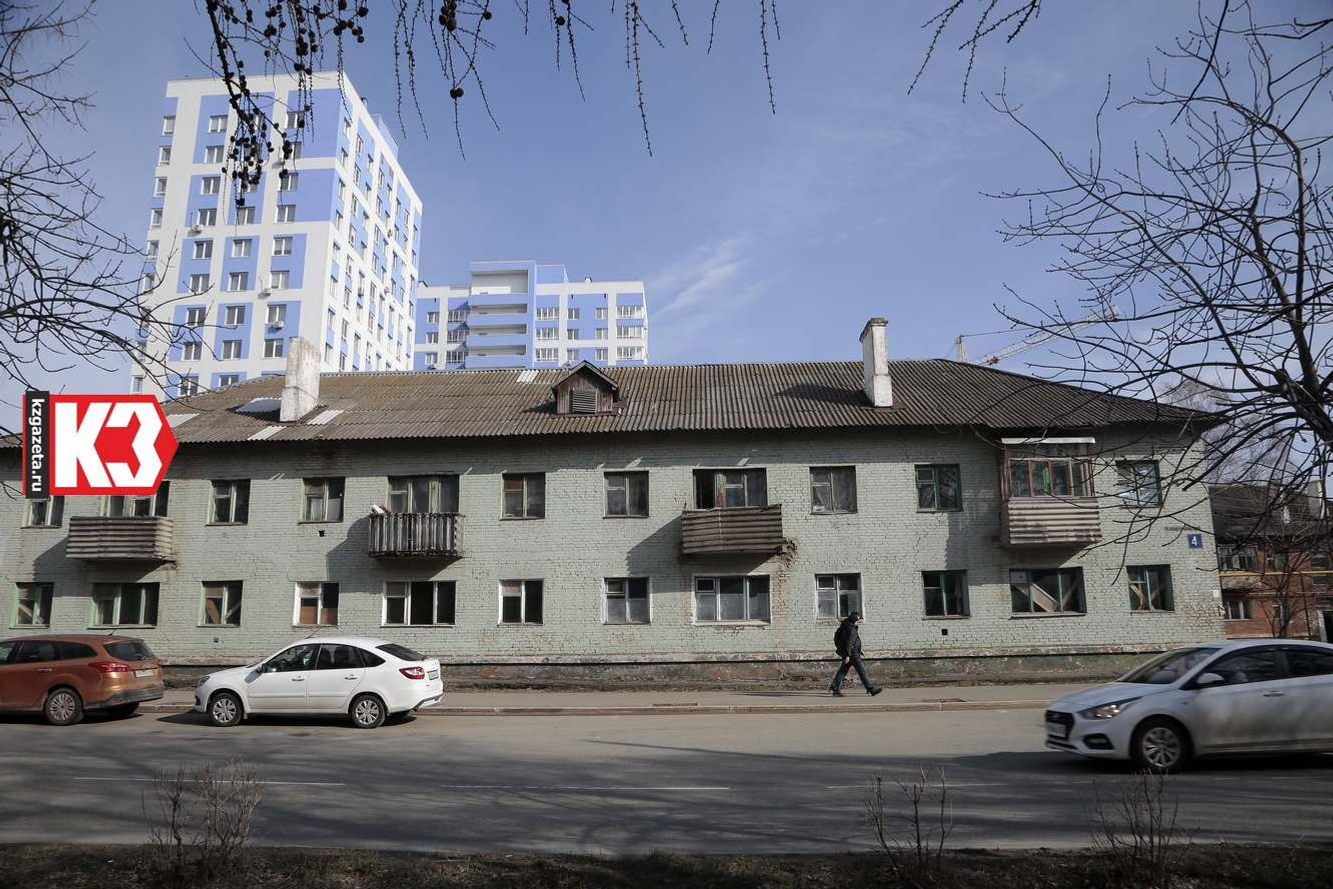 Новостройки «Сальвии» «наступают» на старые дома, вскоре здесь будет стоять новая высотка. Фото: Руслан Никонов, «КЗ».