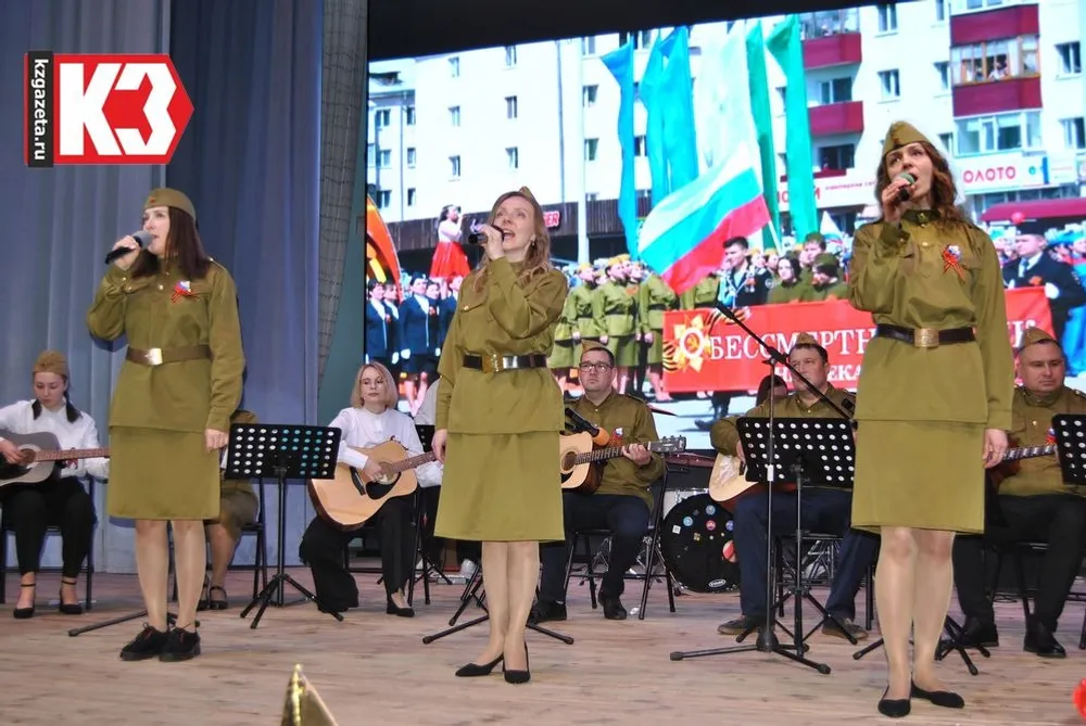 Выступает взрослый состав студии. Фото: Елена Аллаярова, «КЗ».
