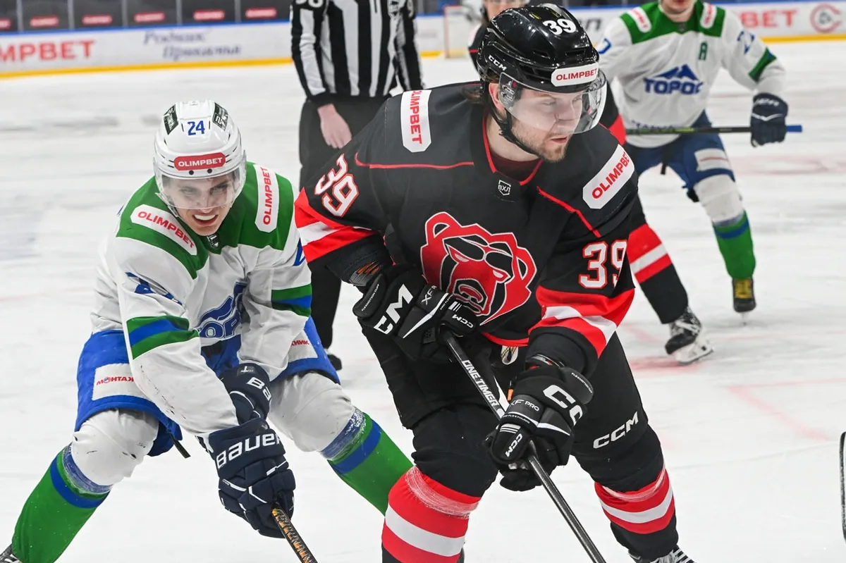 Пресс-служба ХК «Молот». https://hc-molot.ru/ Андрейченко против Зимина.