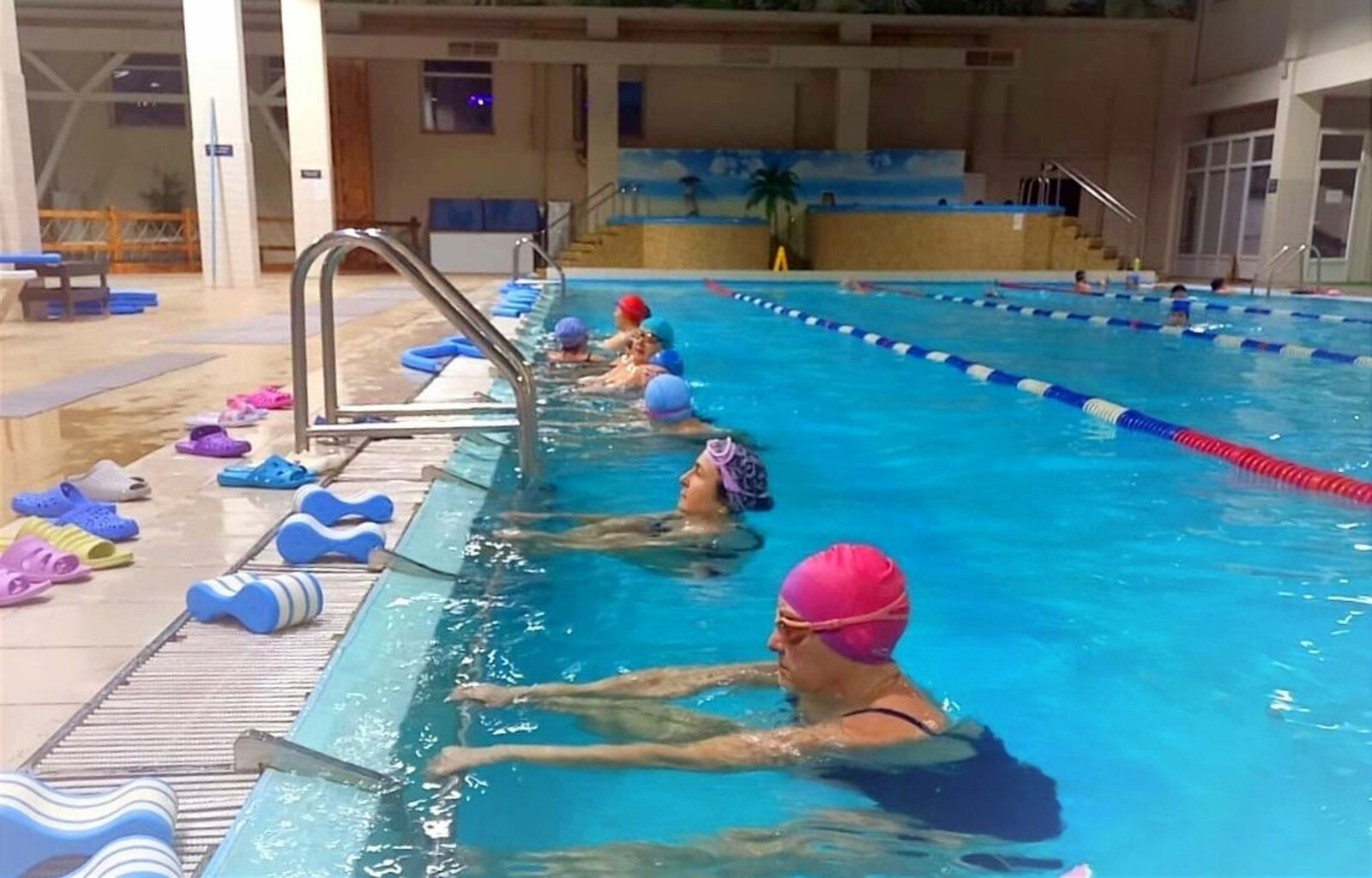 Благодаря гранту Главы РБ научились плавать 60 нефтекамцев в возрасте 55 лет и старше.