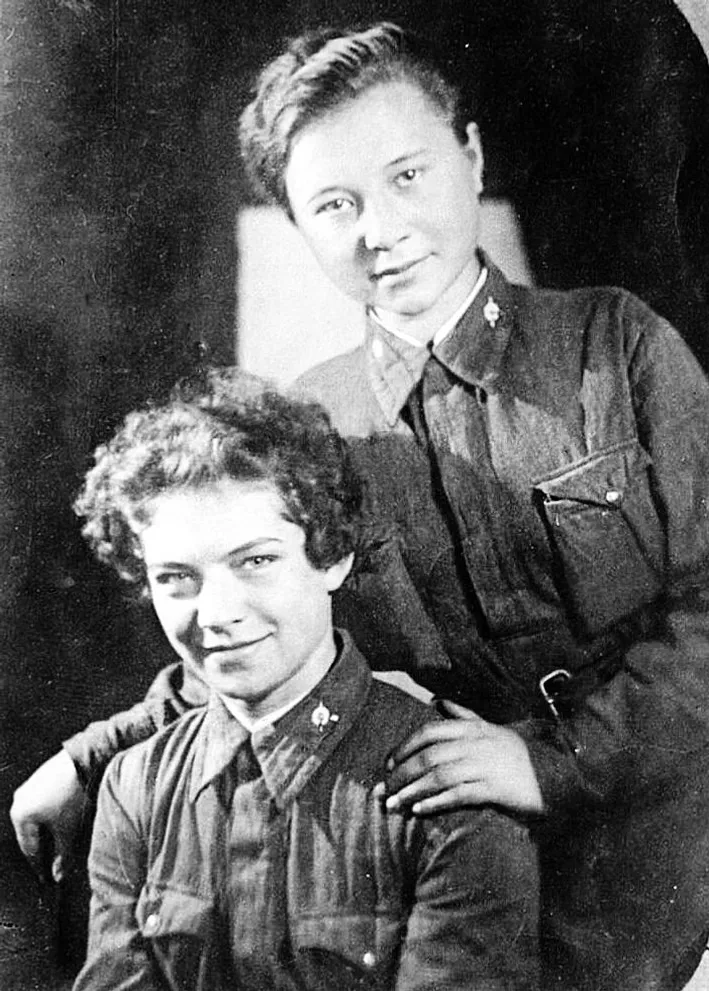 Наташа Ковшова (слева) и Маша Поливанова.