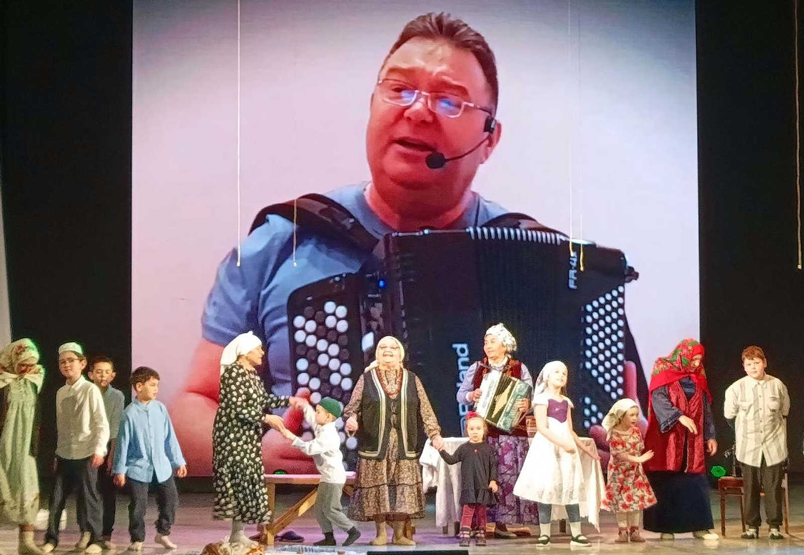 Музыкальный спектакль народного театра «Без» был посвящён жизни и творчеству Ахнафа Галлямова.