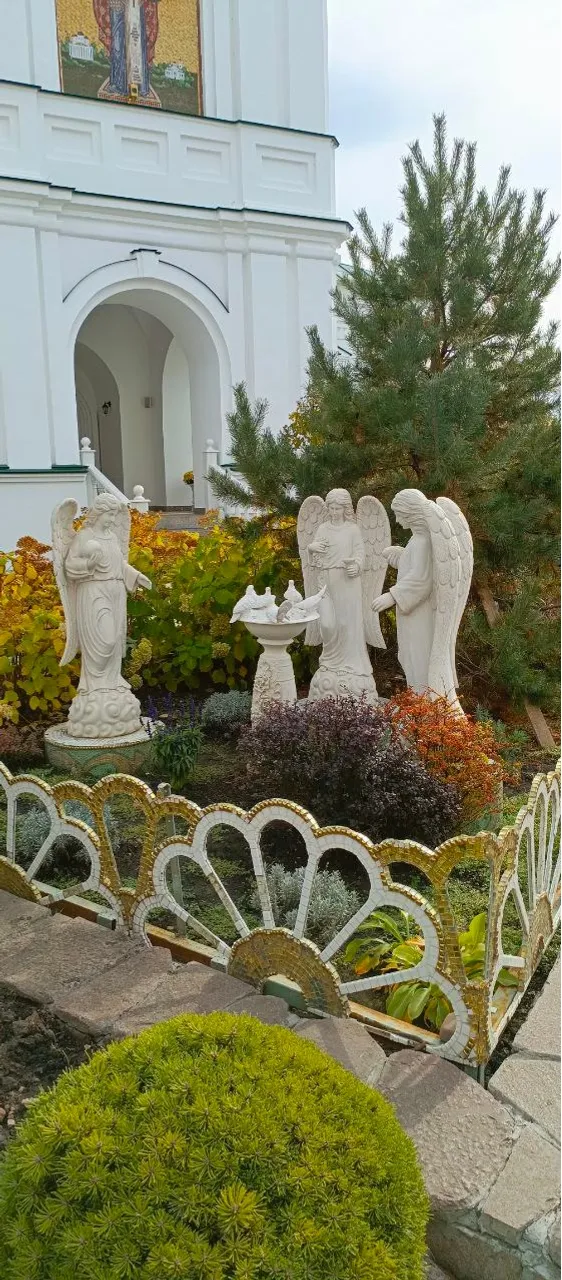 Уголок внутреннего дворика женского монастыря. Фото: И.Кабирова, Л.Юсупова.