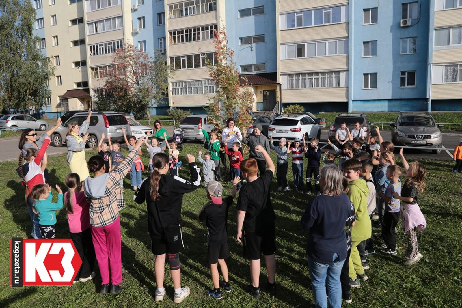 Специалисты ОПК «Октава» провели «Весёлые старты» для юных жителей дома. Фото: Руслан Никонов, «КЗ».