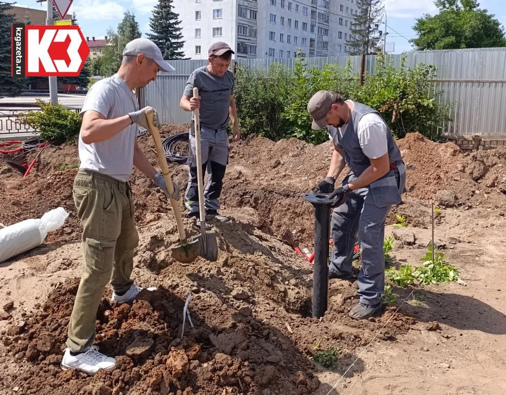 Монтаж основания для опор освещения. Фото: Регина Кузнецова, «КЗ».