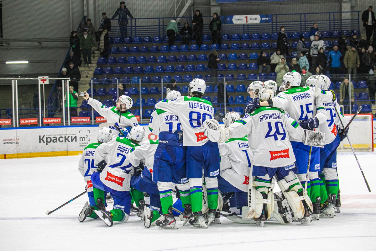Пресс-служба ХК «Зауралье». https://hczaural.ru/ Победное селфи команды после матча.