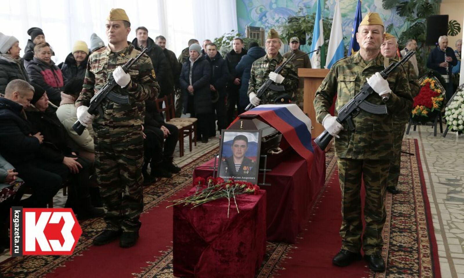 Нефтекамцы простились с погибшим воином. Фото: Руслан Никонов, «КЗ».