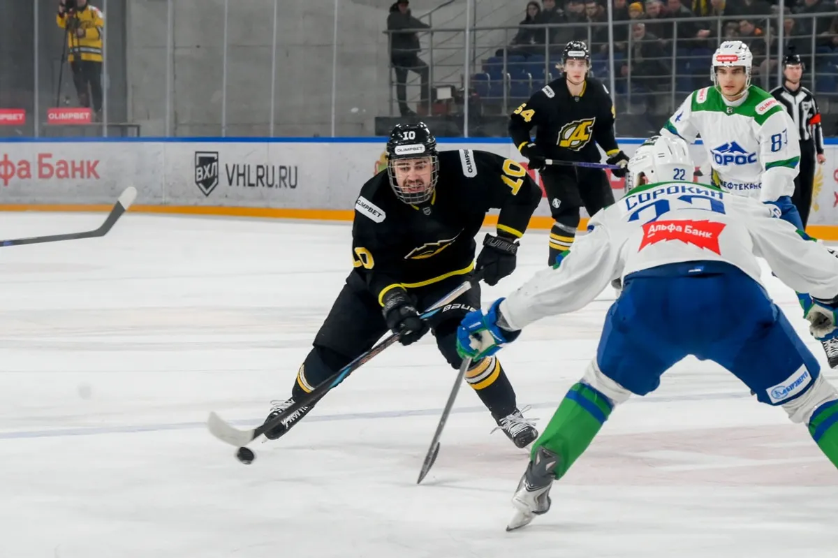 Пресс-служба ХК «Дизель». https://hcdizel.ru/ Сорокин против Попова.