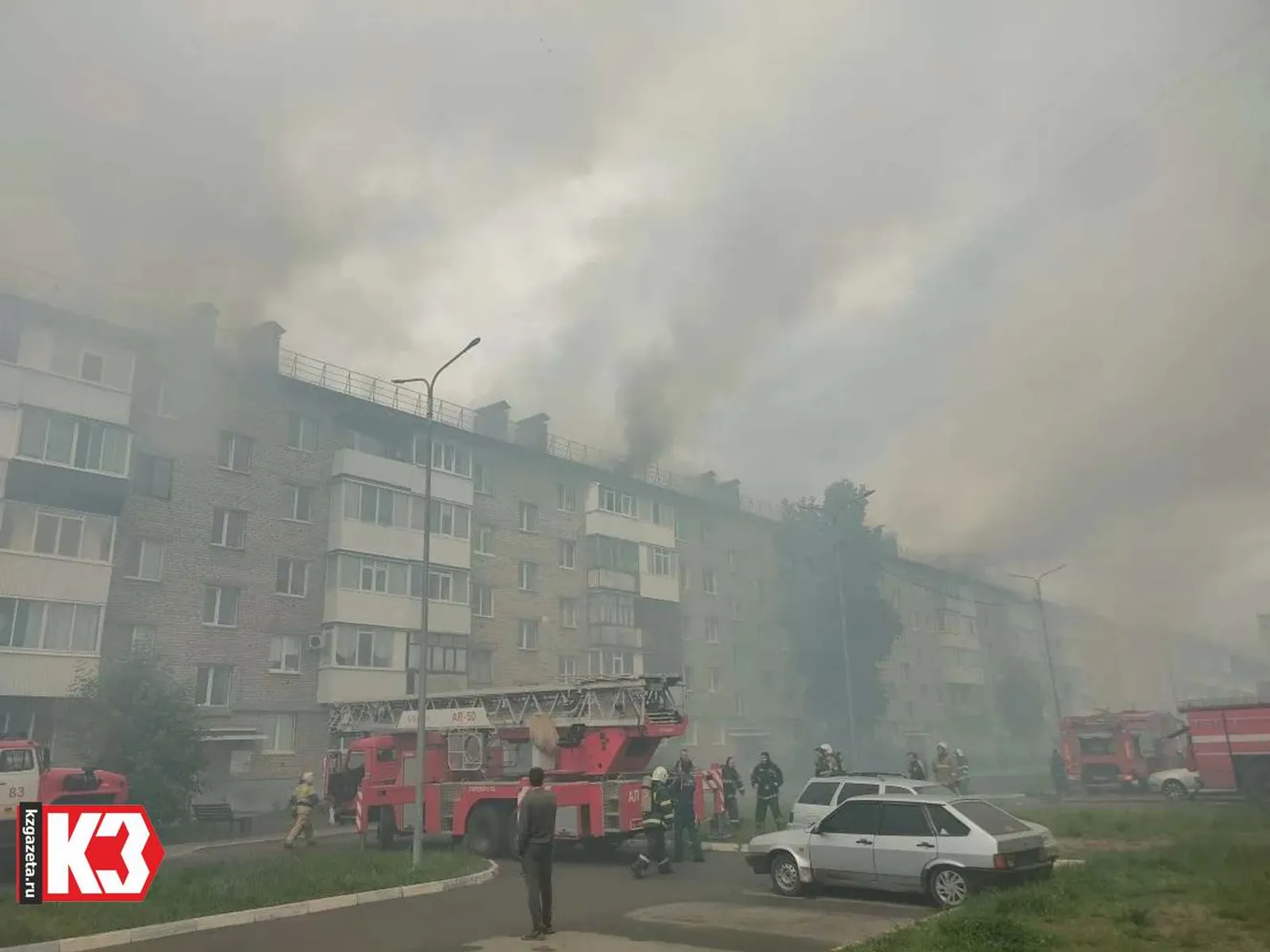 Площадь возгорания кровли дома №3 по переулку Кувыкина составила около 2000 квадратных метров. Фото: Артур Арсланов, «КЗ».
