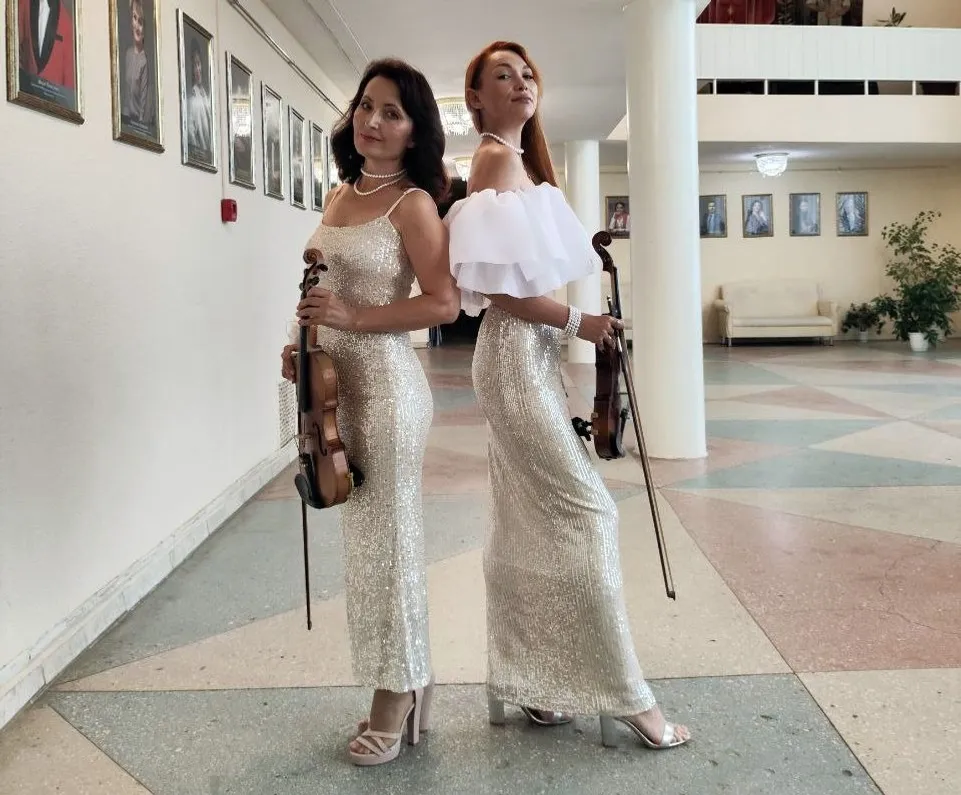 Скрипичный дуэт Гузель Сафиуллиной и Надежды Латыповой.