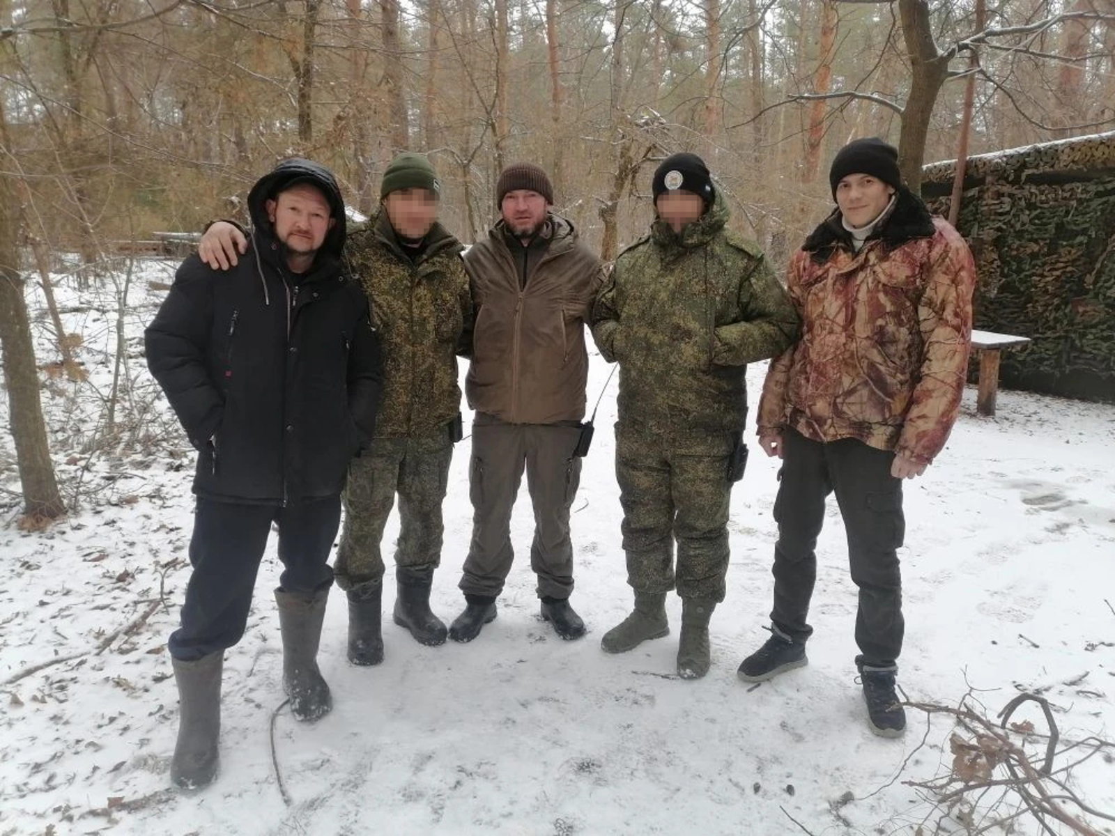 Евгений Нагорный, Айдар Гилязов и Денис Ермаков с бойцами Окулистом и Спецом.