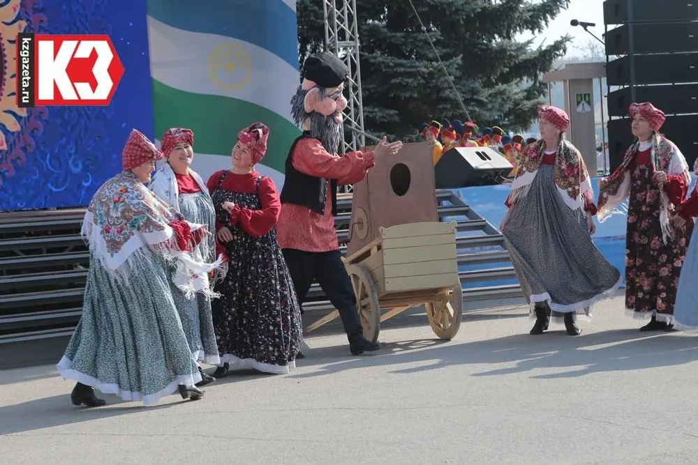 Праздник начался с легенды о Николо-Берёзовке. Фото: Руслан Никонов, «КЗ».