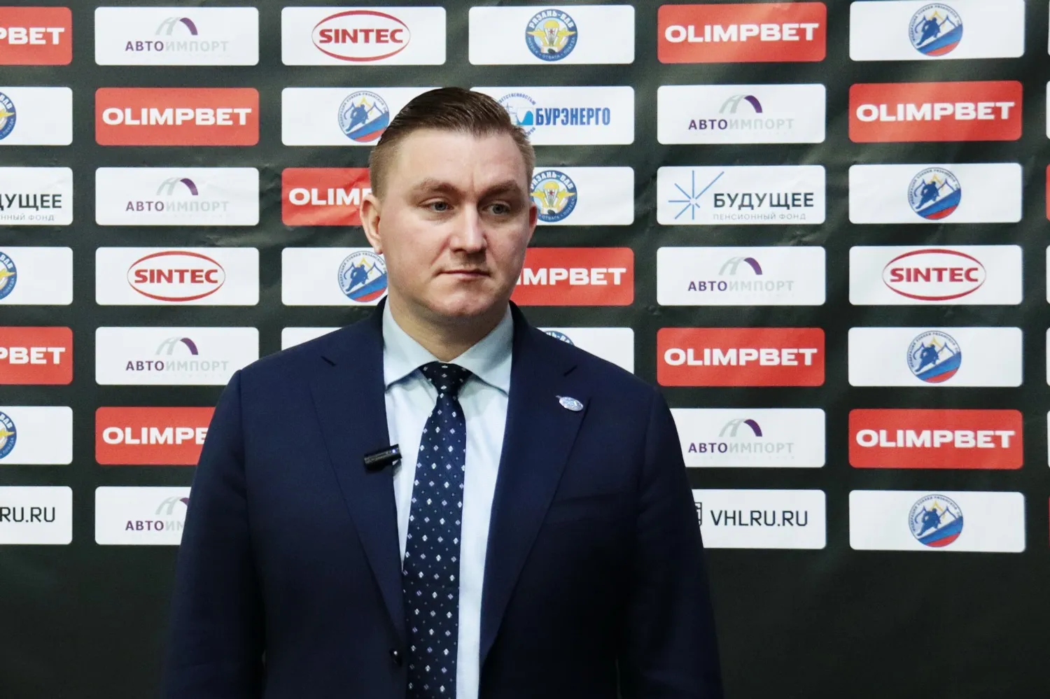 Пресс-служба ХК «Рязань-ВДВ». https://xn--80aniom2a8cu.xn--p1ai/ Главный тренер «Тороса» Николай Лемтюгов.