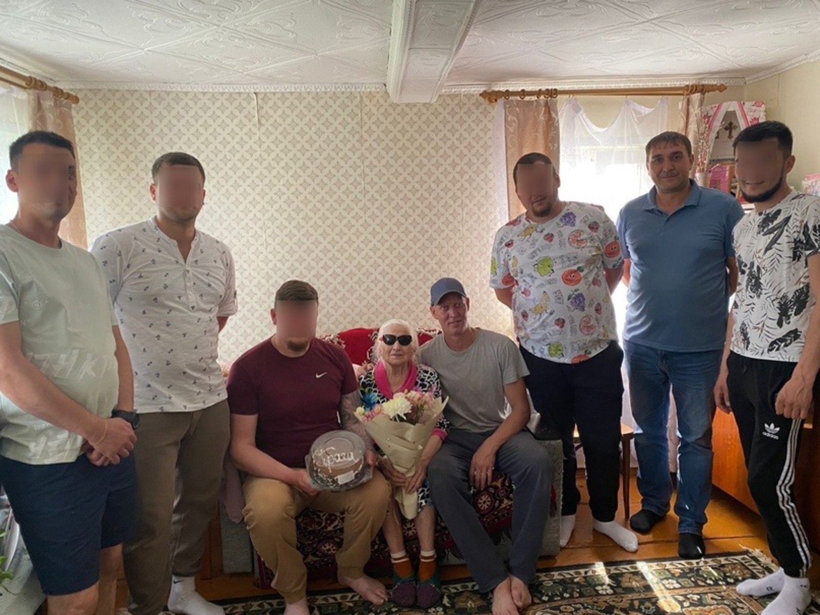 В Башкирии воины навестили бабушку, отправившую им на передовую свой автомобиль УАЗ