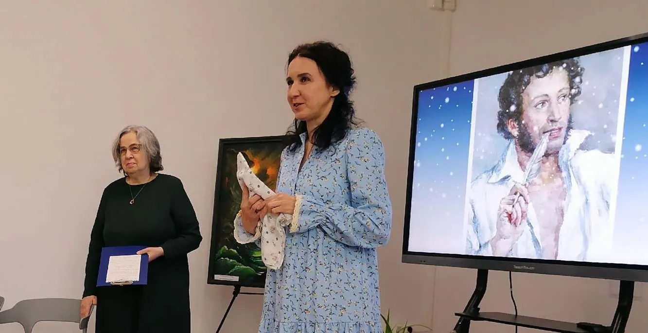 В образе кроткой Татьяны Лариной предстала перед зрителями Елена Смирнова.