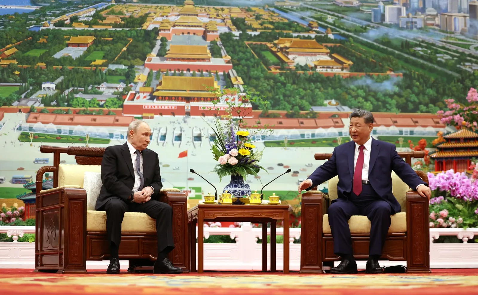 http://www.kremlin.ru/events/president/news/79795/photos