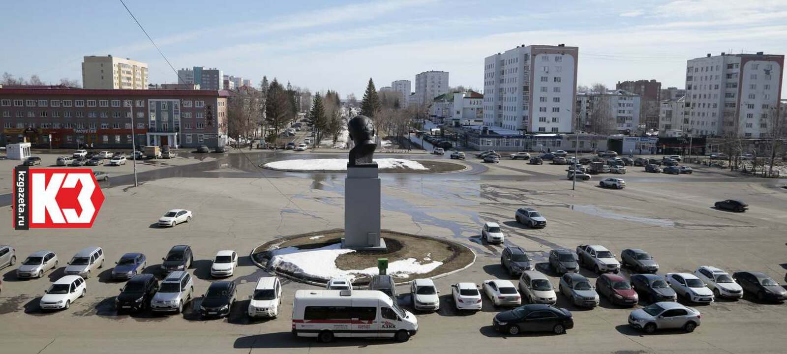 Центральная площадь сегодня. Эльдар Валидов поделился своим видением её благоустройства. Фото: Руслан Никонов, «КЗ».