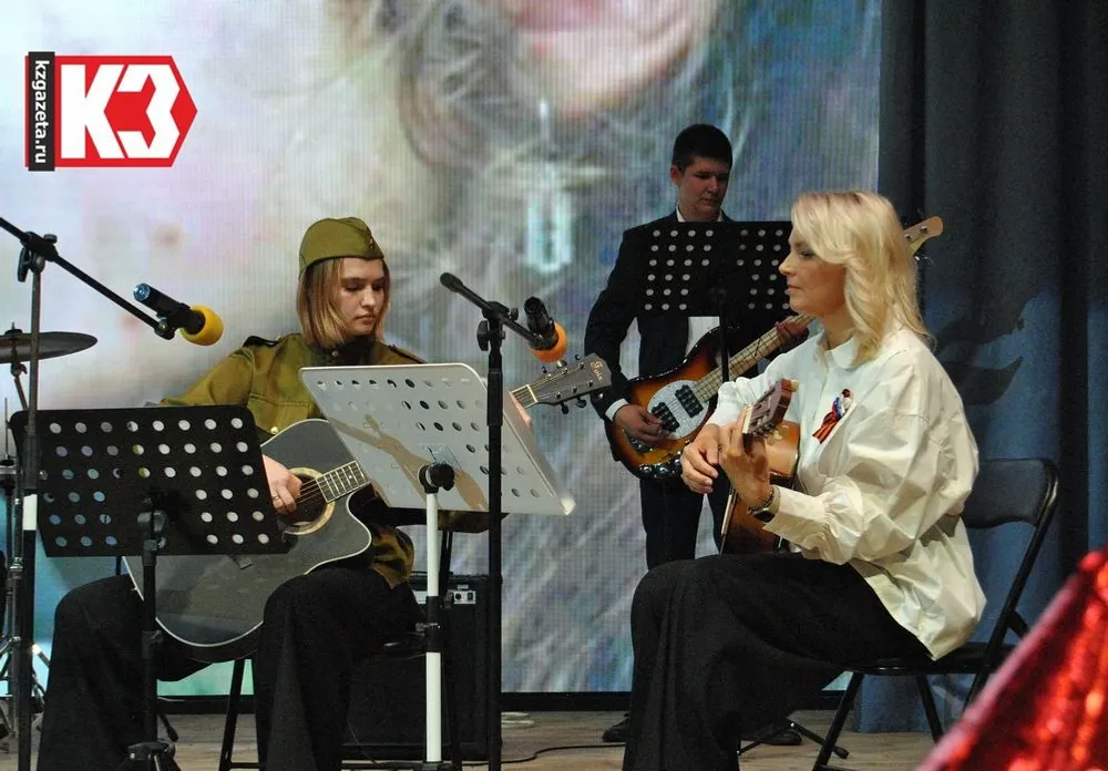 Руководитель студии «ЧуВСтво» Чулпан Сулейманова всегда на подхвате. Фото: Елена Аллаярова, «КЗ».