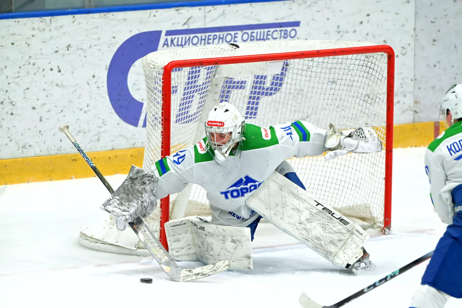 Пресс-служба ХК «Олимпия». https://hcolimpia.ru/ Брагинский собирается откинуть шайбу подальше.