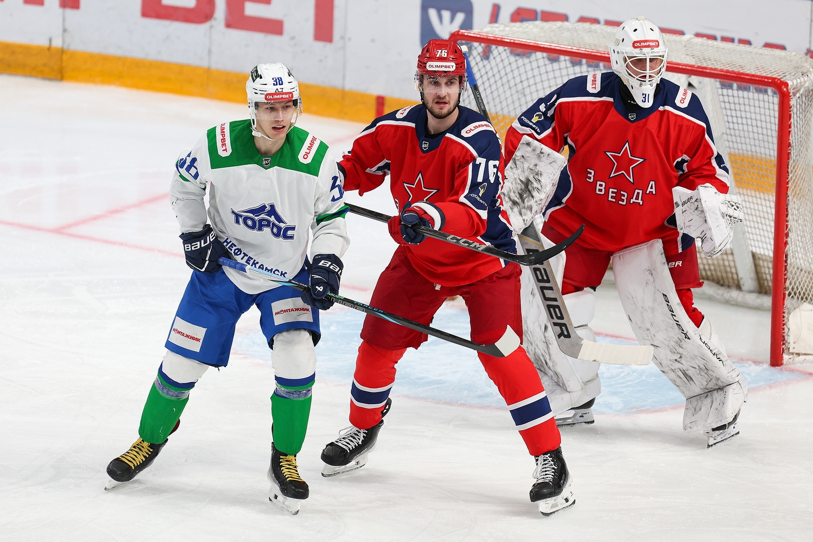Пресс-служба ХК «Звезда». https://star.cska-hockey.ru/ Скоропад и Шуравин у ворот Новожилова.