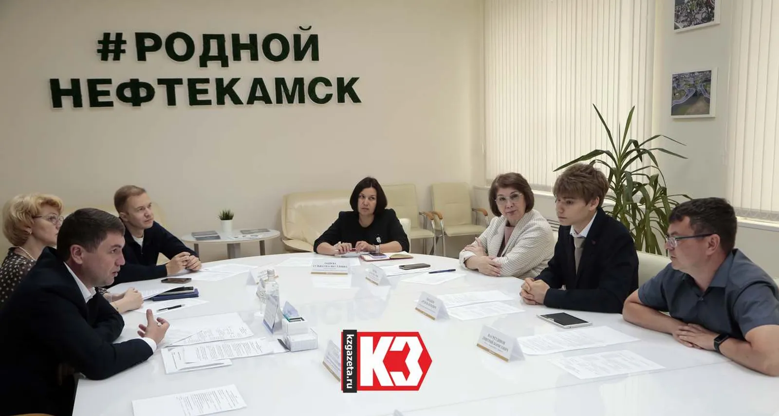 Арсен Тимашев и Дмитрий Насретдинов планируют перерабатывать пластик в филамент, который используется для печати изделий на 3D-принтере. Фото: Руслан Никонов, «КЗ».