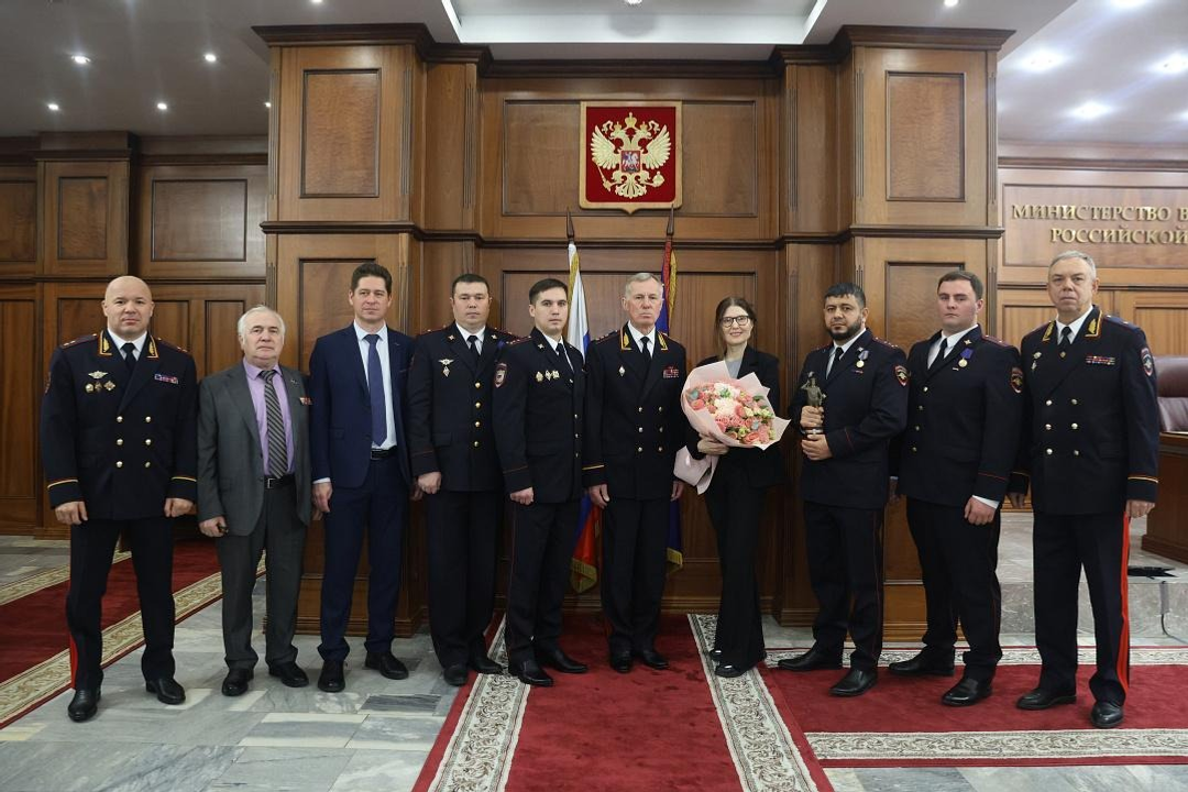 Церемония награждения победителя и призёров конкурса прошла 17 ноября в Москве (Айрат Ямалов четвёртый слева). Фото: пресс-служба МВД России.