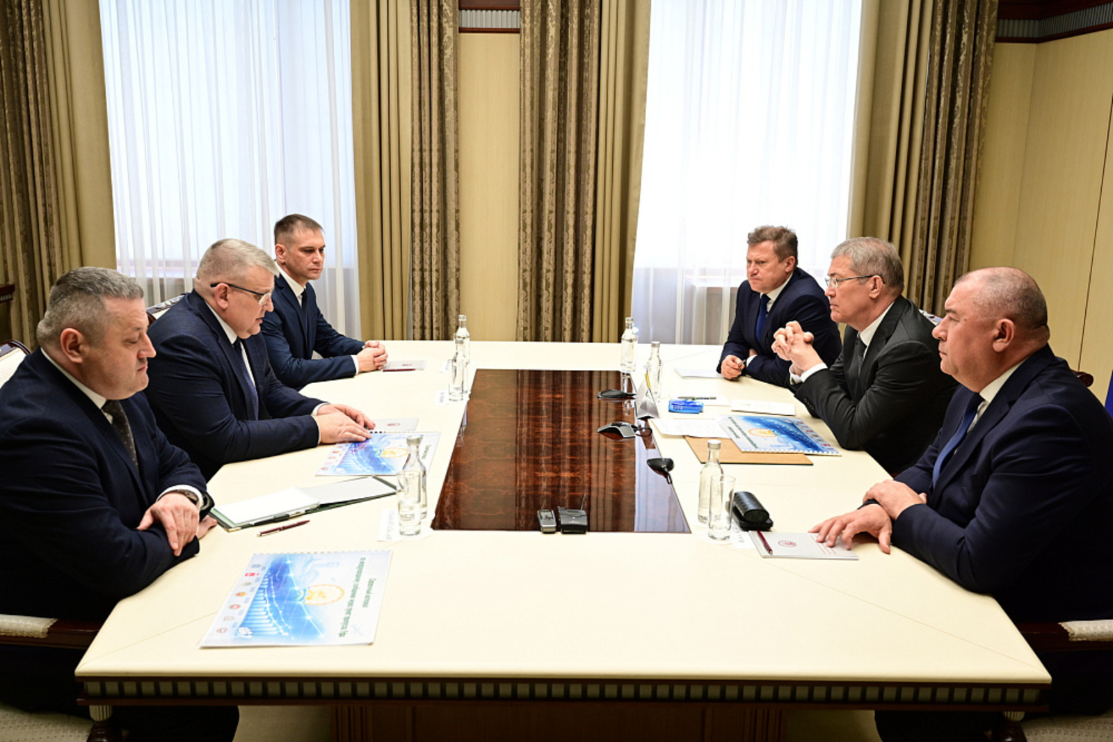 О взаимодействии между руководством региона и федеральными структурами