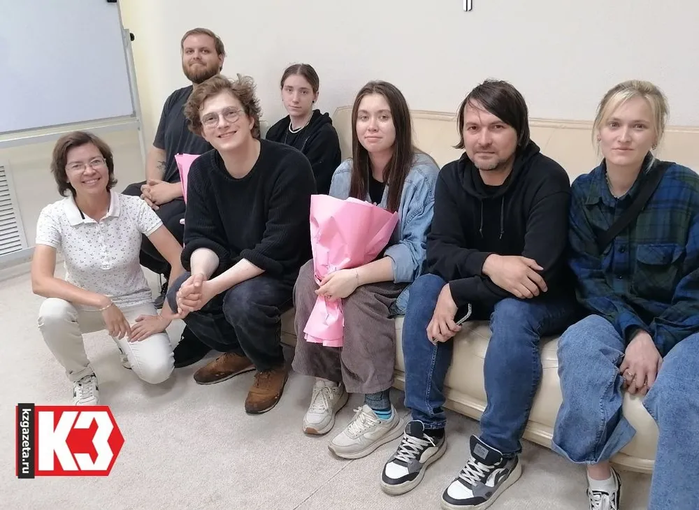Фото на память с группой «Бонд с кнопкой» (автор статьи – слева). Фото: Руслан Никонов, «КЗ».