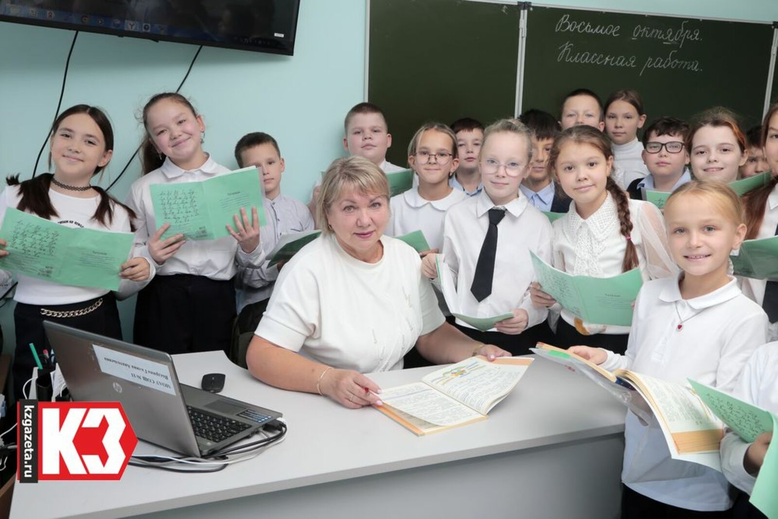 Галина Анатольевна Выдрина, заслуженный учитель республики: «Мне нравится моя работа, меня всегда окружают дети». Фото: Руслан Никонов, «КЗ».