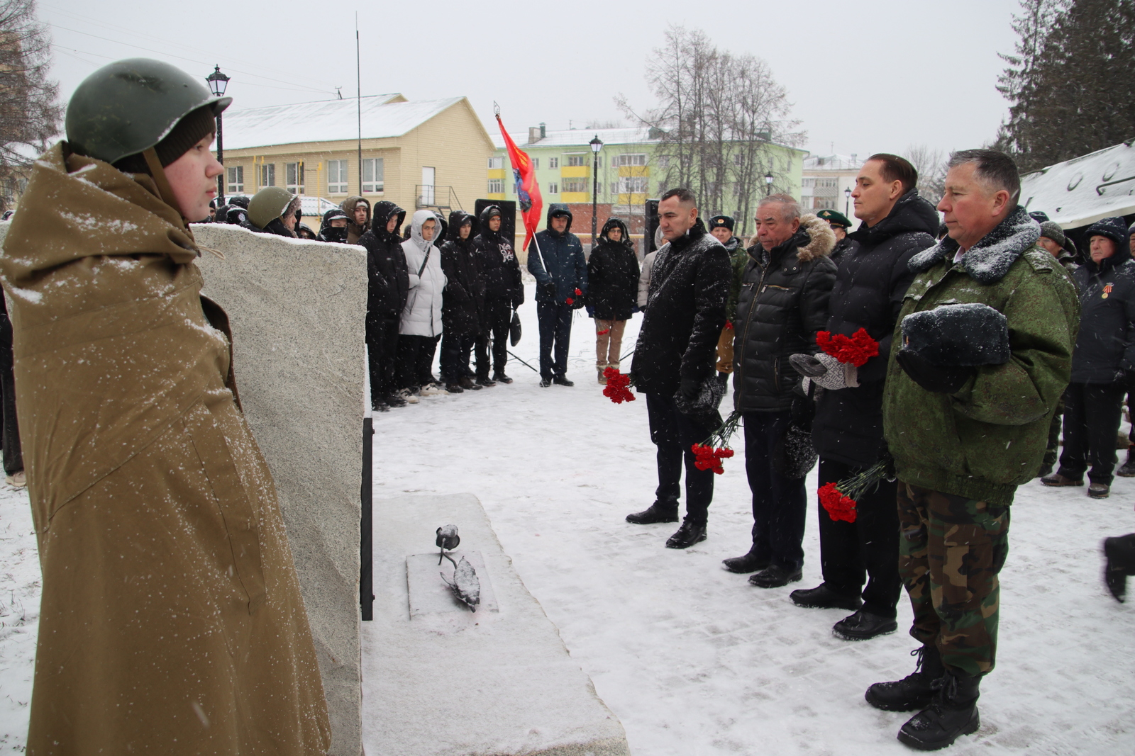 Нефтекамцы почтили память погибших на Северном Кавказе. Фото: Алина Мадешина.