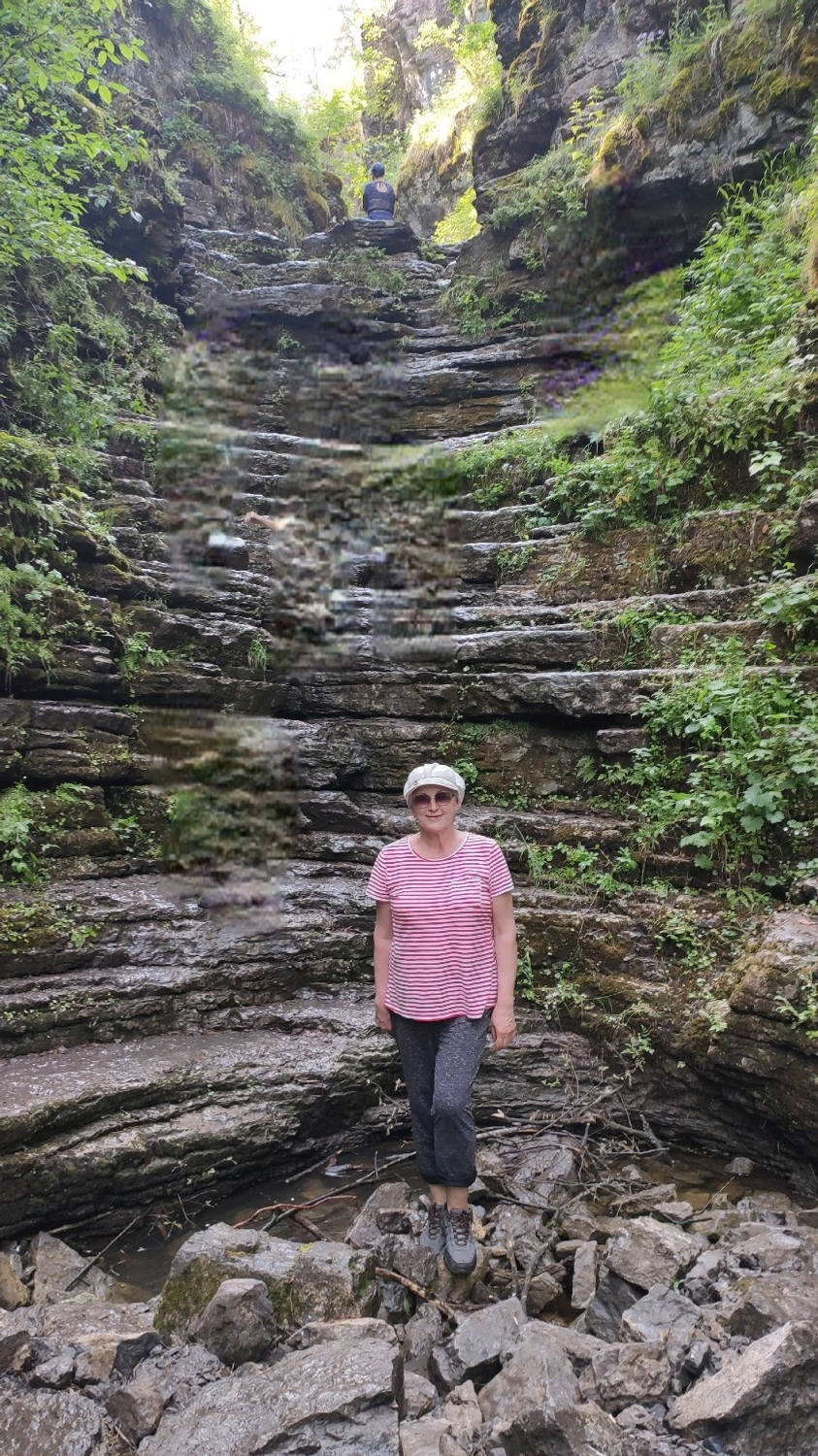 Потрясающе необычные прекрасные древние ступени сухого водопада. Фото из архива Риммы Сафиуллиной.