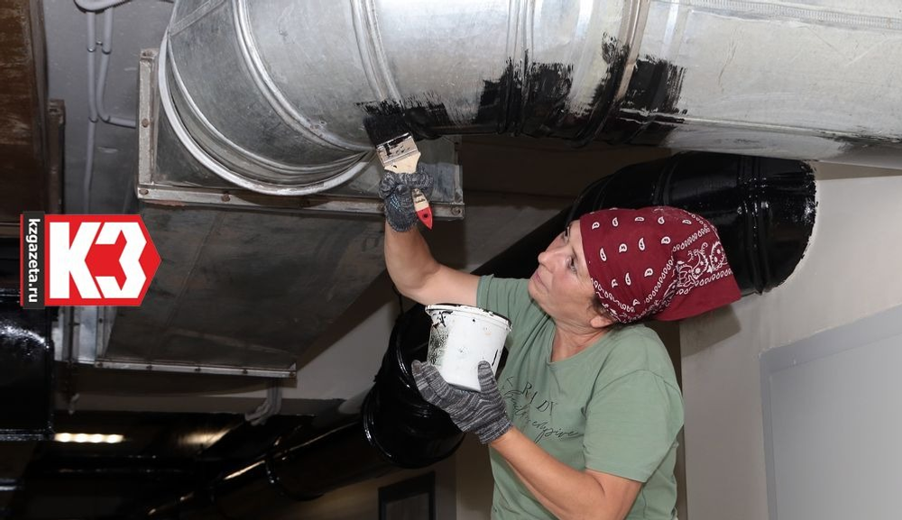 Рабочие наносят последние штрихи. Фото: Руслан Никонов, «КЗ».