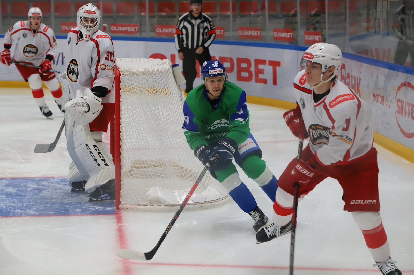 Пресс-служба ХК «Торос». https://hctoros.ru/ Скоропад против Зубарева.