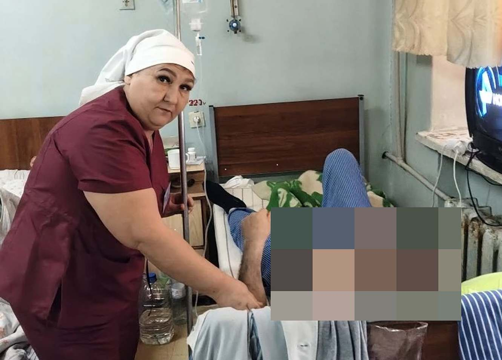 В походном госпитале волонтёры ухаживали за тяжелоранеными: кого-то кормили с ложечки, помогали одеваться, сопровождали на диагностику (КТ, УЗИ, ЭКГ), делали уколы, следили за системами. Фото из личного архива Зилары Гилимьяновой.