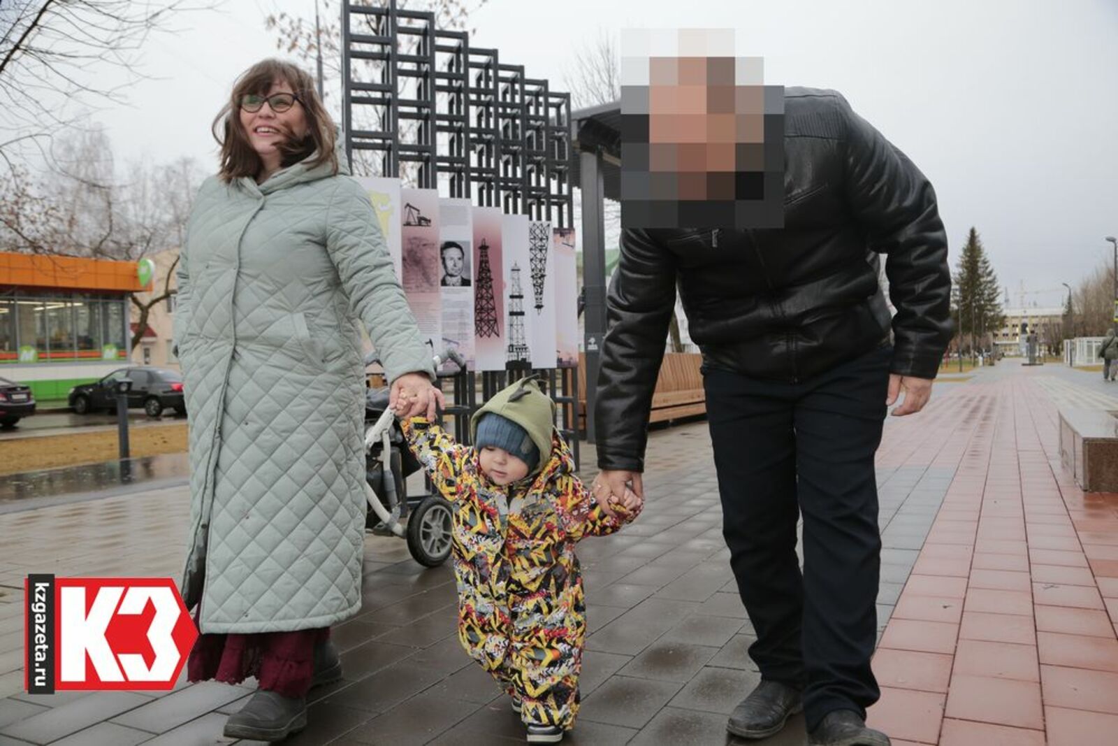 Во время краткосрочного отпуска отца семейства они стараются больше времени проводить вместе. Фото: Руслан Никонов, «КЗ».