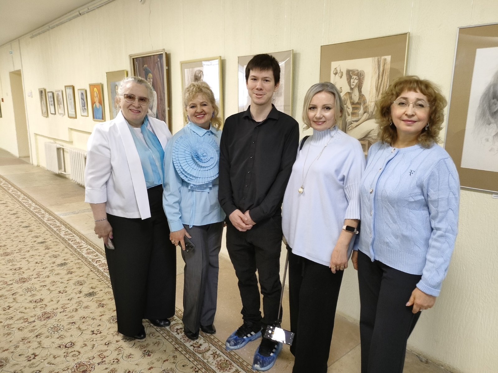 Художники и зрители получили наслаждение от новой выставки.